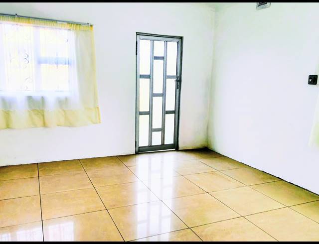 3 BEDROOM HOUSE TO LET IN MONTFORD
